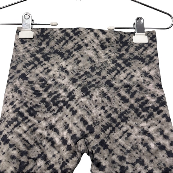 Spanx Cropped Look At Me Now Seamless Leggings - Picture 3 of 8